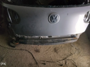 Udarna greda zadnjeg branika golf 5 limuzina sina nosac