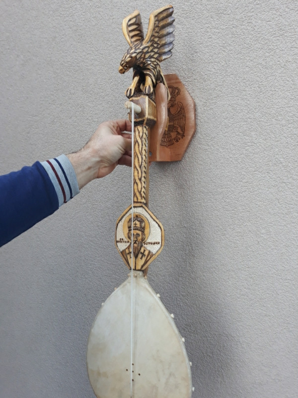 VJESALICA-DRŽAC-STALAK ZA GUSLE 065 828 812