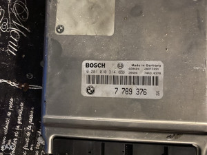 Elektronika motora bmw x5 racunar ecu 7789376 bosch 0281010314