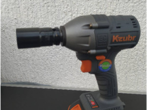 Aku udarni odvijač KZUBR 20V (4.0 Ah baterija)