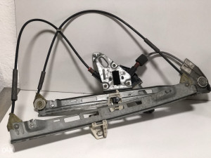 Prednji desni podizač Citroen Berlingo Peugeot  2004 0130821763