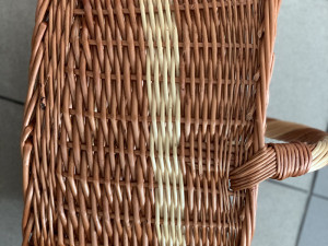 Korpa pletena od pruća sa ručkom