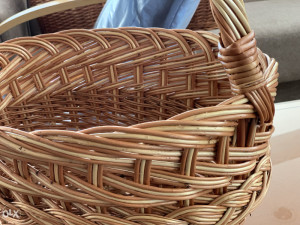Korpa pletena od pruća sa ručkom