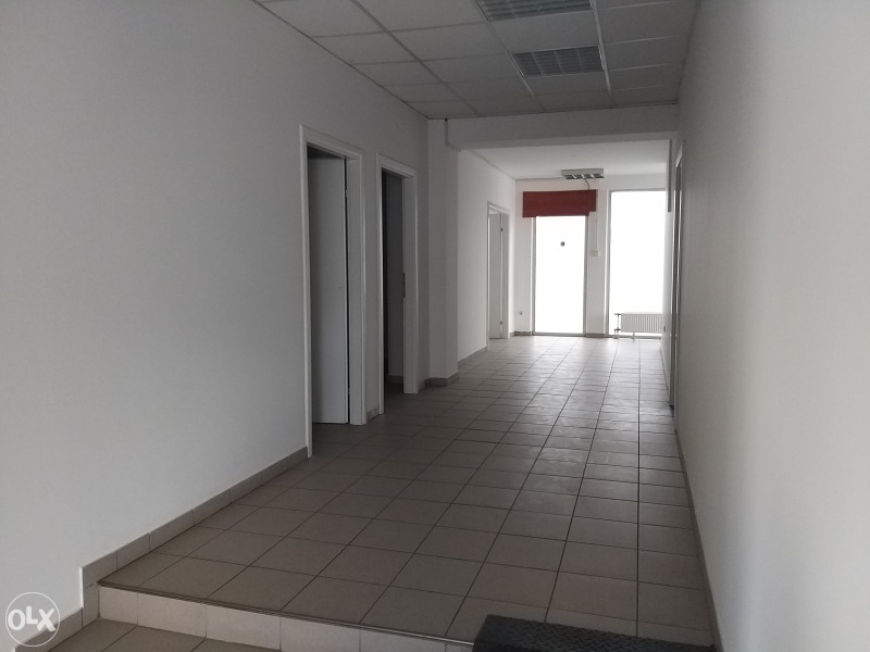 Poslovni prostor u Lazarevu - 406 m2 33