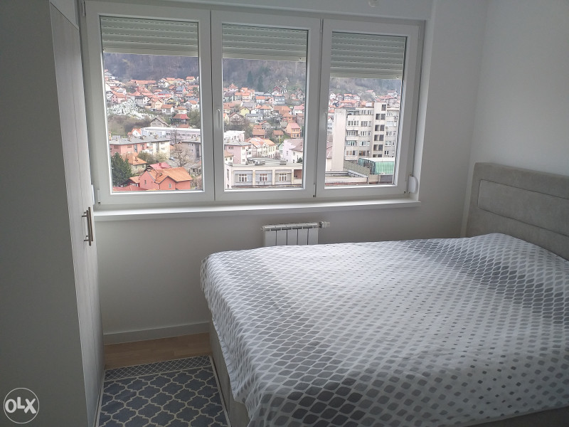 Stan na dan sa parkingom Tuzla Slatina 061 879 679 2