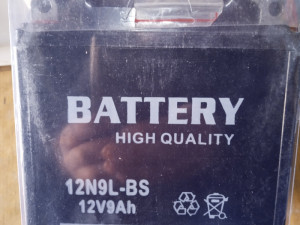 Akumulator - 12 V / 9 Ah.
