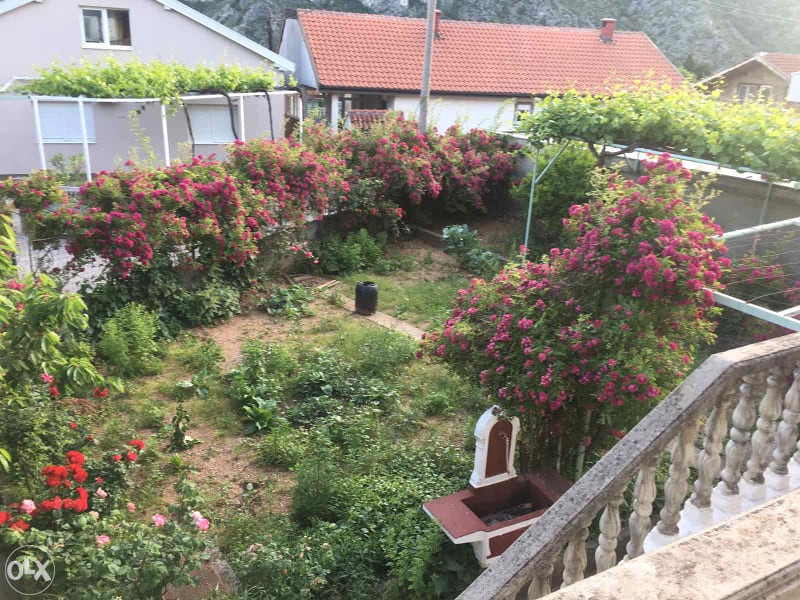 Kuća sa 3 odvojena stana-investicija, 10 minuta od Starog mosta 2