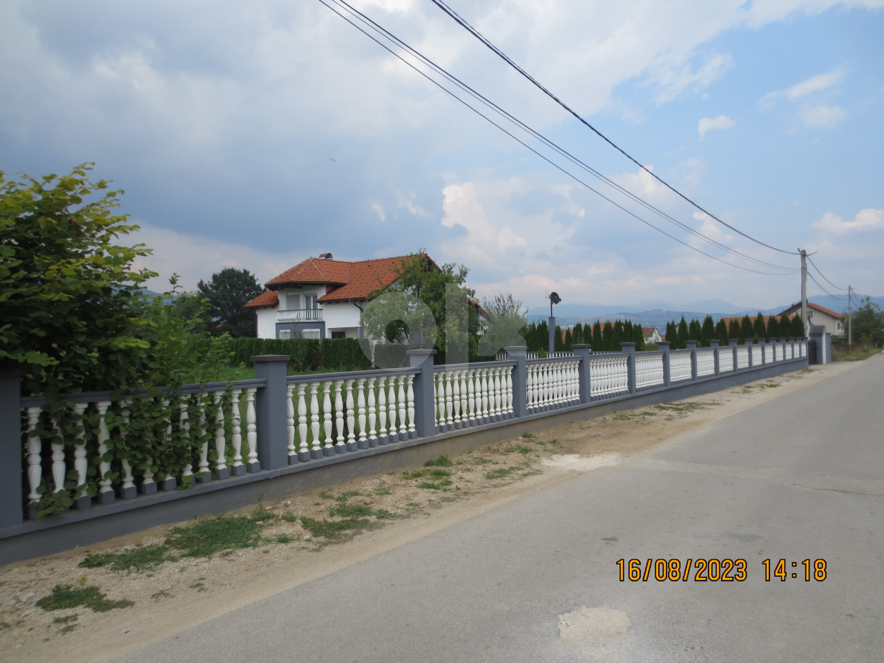 KUCA I GARAŽA  UREĐENA I NAMJESTENA 10