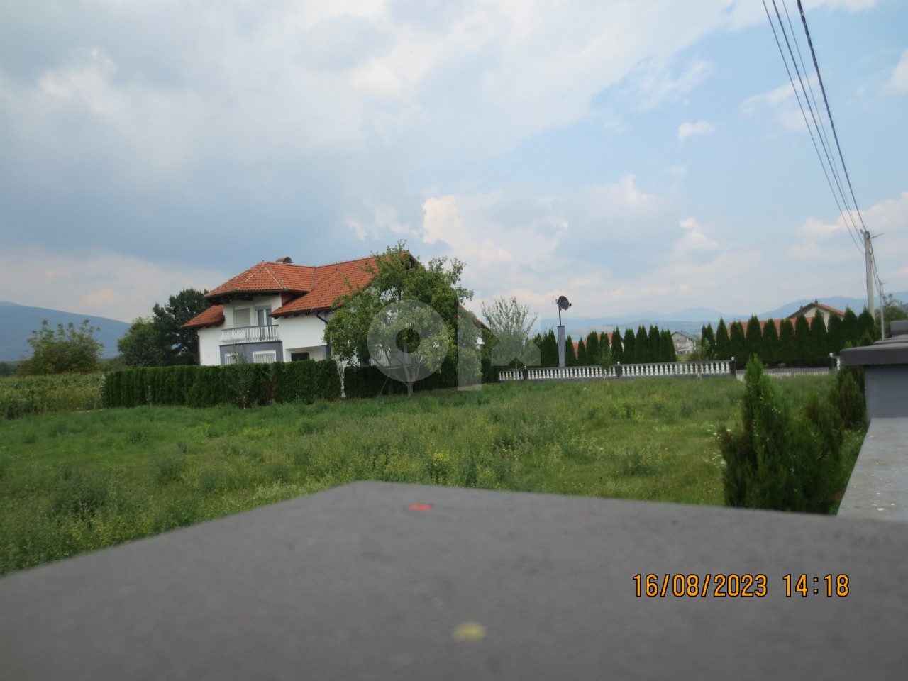 KUCA I GARAŽA  UREĐENA I NAMJESTENA 12