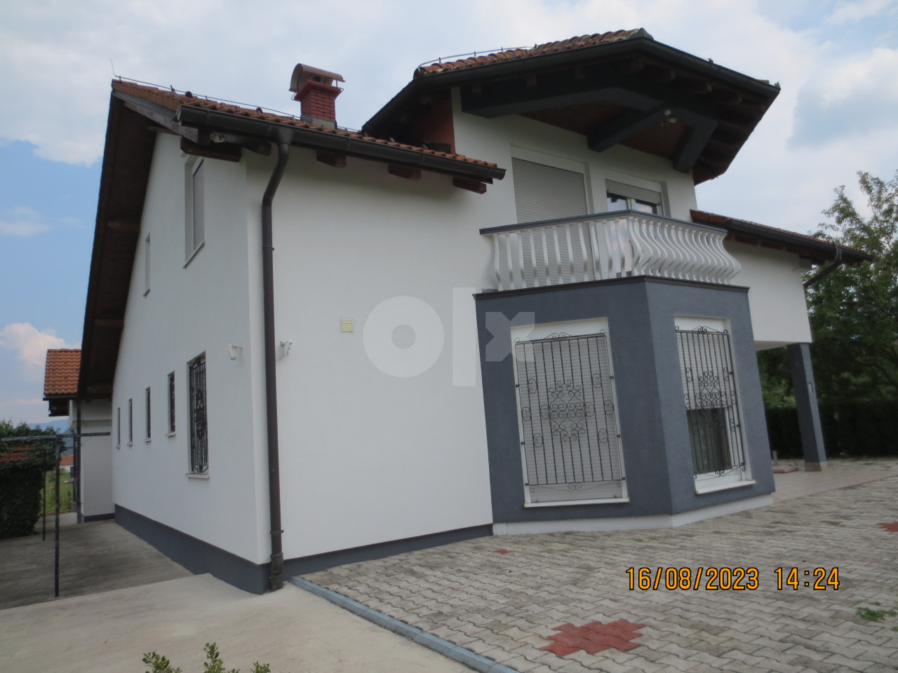 KUCA I GARAŽA  UREĐENA I NAMJESTENA 17