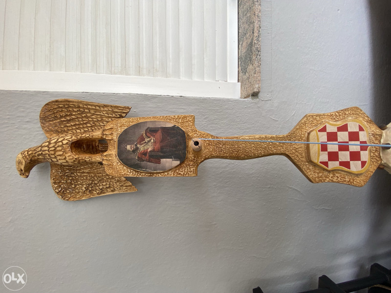 Profesionalne gusle graditelj Zvonko Vukojević