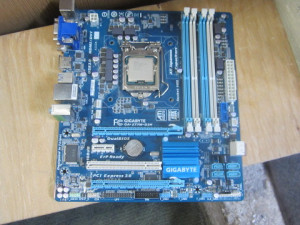 GIGABYITE GA-Z68AP-D3 / I5 2500 / 8GB ram ddr3