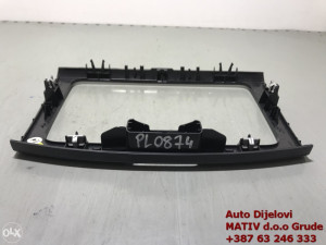 Plastika oko radija displaya VW Passat B7 3AA858069H