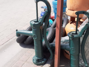 Rucna pumpa fontana