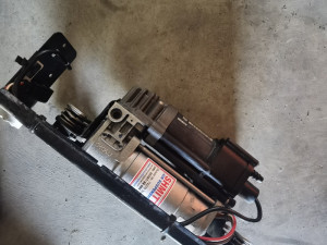 Kompresor zracnog ovjesa BMW GT F07 F11 petica kompreso
