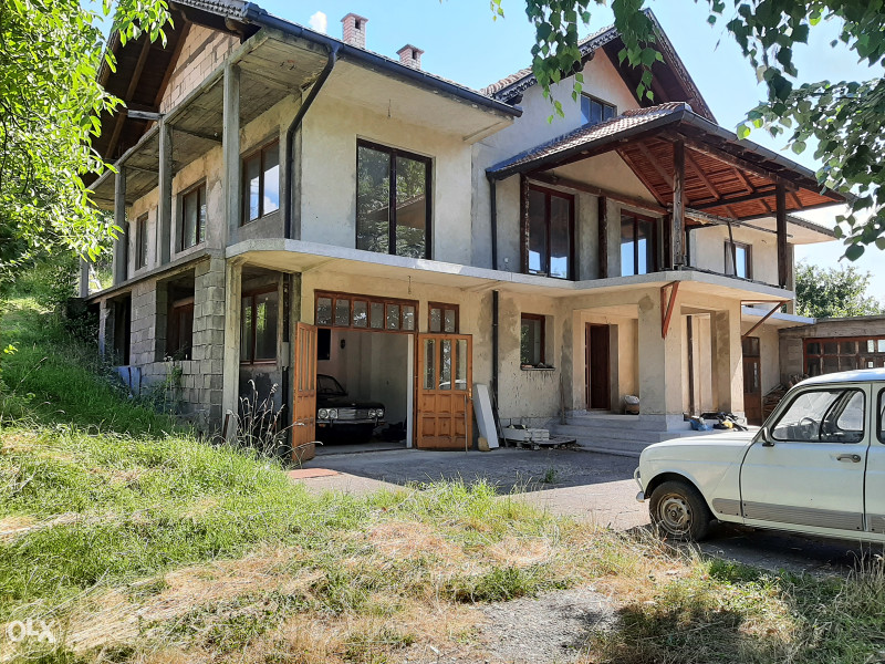Prodajem ili izdajem stambeno-poslovni objekat 8