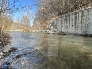 GRUNT - Zemljiste Semizovac 900 m2 uz rijeku