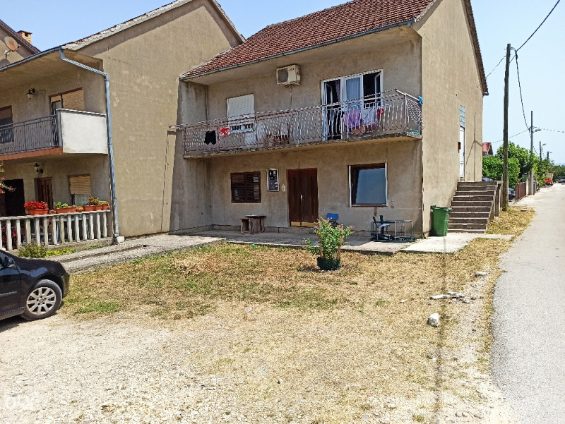 Kuća Gabela Polje 160m2 - Dva odvojena stana - Uz samu granicu HR 2