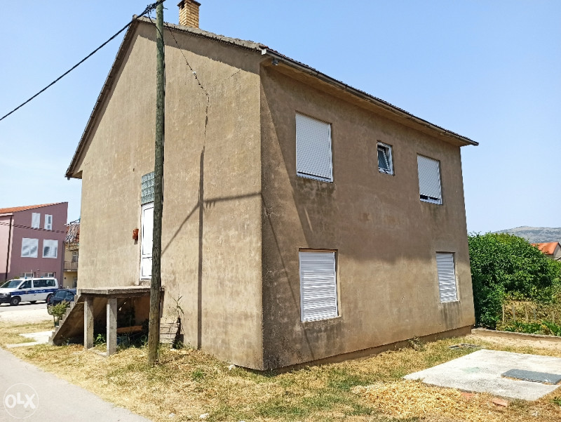 Kuća Gabela Polje 160m2 - Dva odvojena stana - Uz samu granicu HR