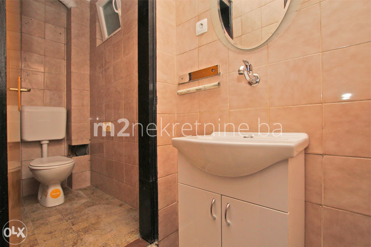 m2: Jablanica Poslovni prostor 38m2 pored puta M 17 6