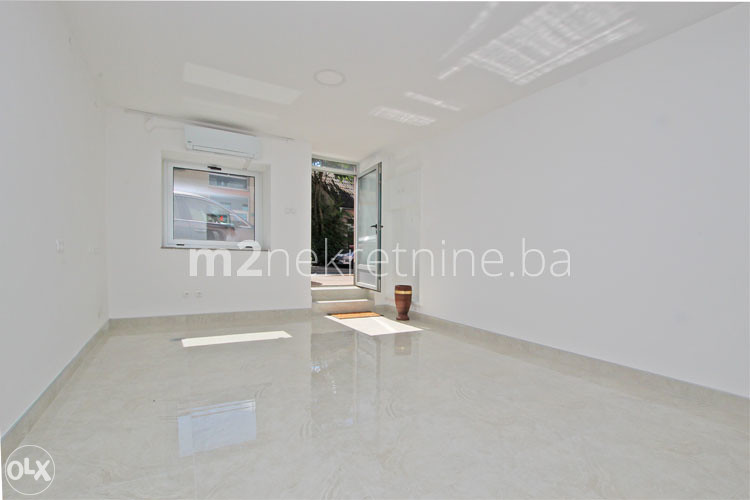 m2: Jablanica Poslovni prostor 38m2 pored puta M 17