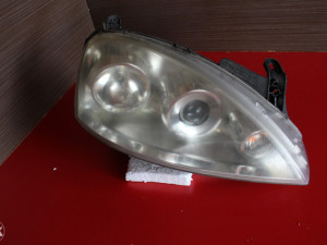 Far desni Opel Corsa 2003