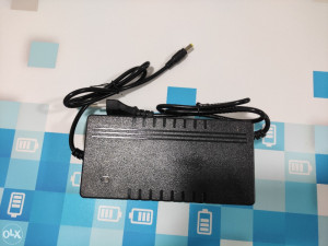 Punjač Li-ion 48V 2A za Električni skuter biciklo