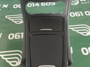 Unutrasnja konzola enterijer Mercedes W246 (fotografija 5)