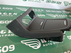 Unutrasnja konzola enterijer Mercedes W246 (fotografija 1)