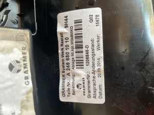 Unutrasnja konzola enterijer Mercedes W246 (fotografija 3)