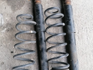 GOLF 7 1.6 TDI ZADNJI AMORTIZERI I OPRUGE