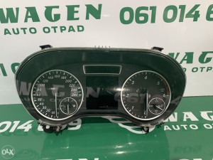 Taho sat kilometar sat Mercedes W246 (fotografija 2)