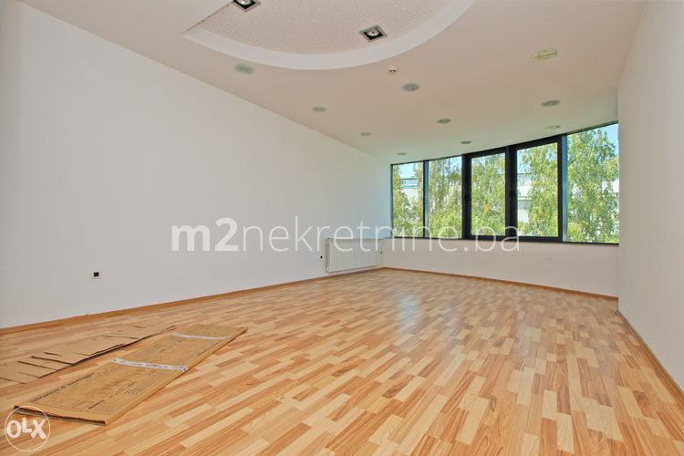 M2: Stup. Poslovni prostor 250m2, 1. sprat/kancelarije 3