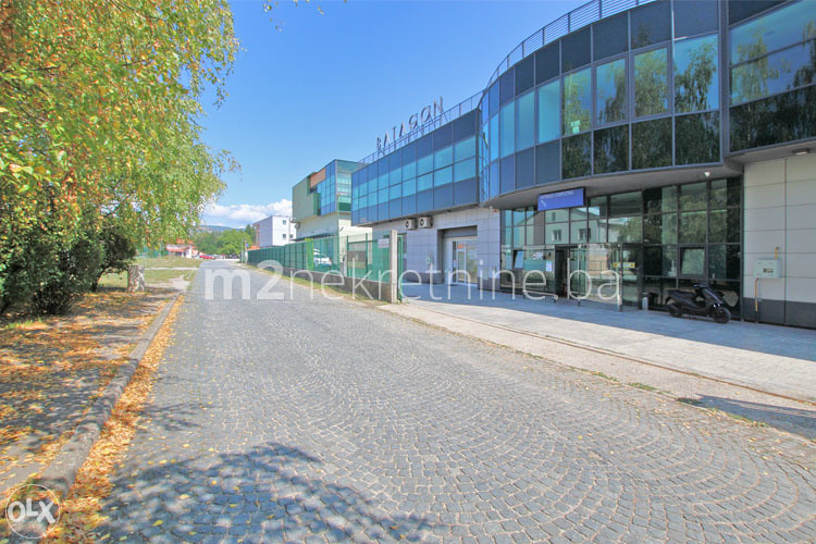 M2: Stup. Poslovni prostor 250m2, 1. sprat/kancelarije