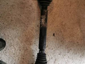 Poluosovina golf 5 prednja desna 4x4