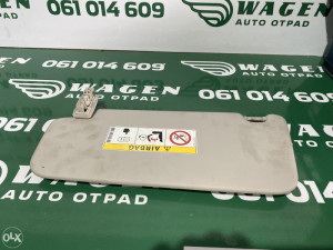 Desni suvozaceva strana Mercedes W246 (fotografija 1)