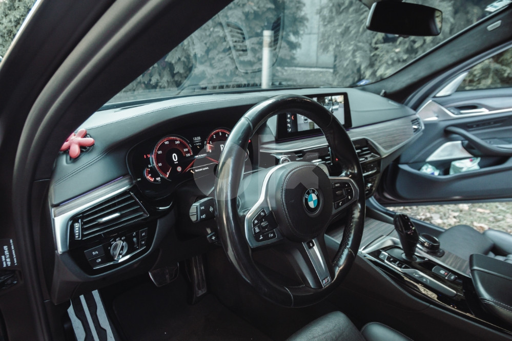 BMW M550i G30 xDrive V8 Twin-Turbo M Permormance