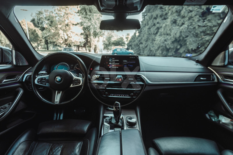BMW M550i G30 xDrive V8 Twin-Turbo M Permormance