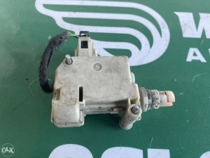 Motorić poklopca rezervara Audi A6 4F