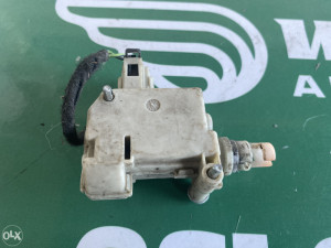 Motorić poklopca rezervara Audi A6 4F (fotografija 3)