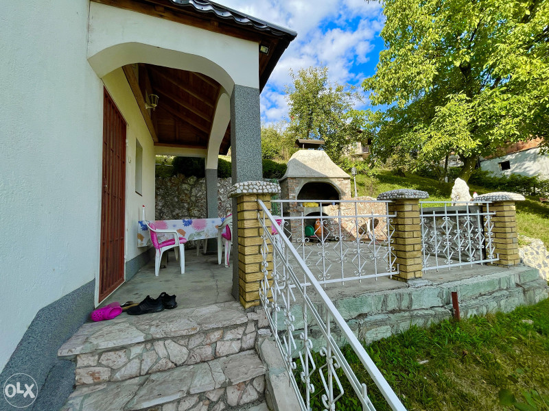 Kuca sa dvoristem /Ilidža /Rakovica odmah useljiva 8
