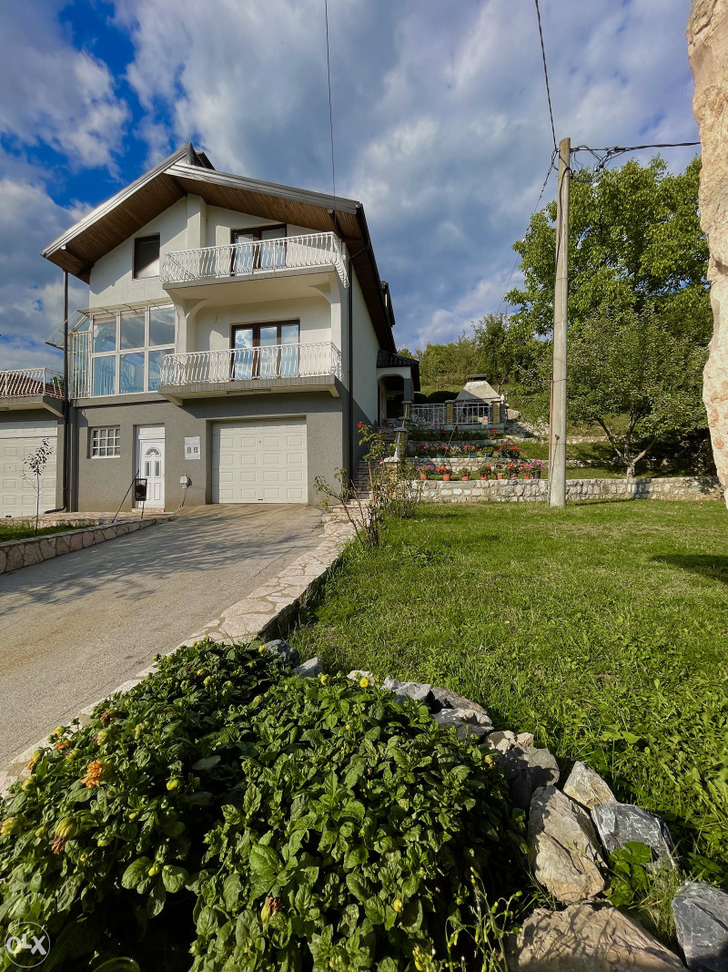Kuca sa dvoristem /Ilidža /Rakovica odmah useljiva 2