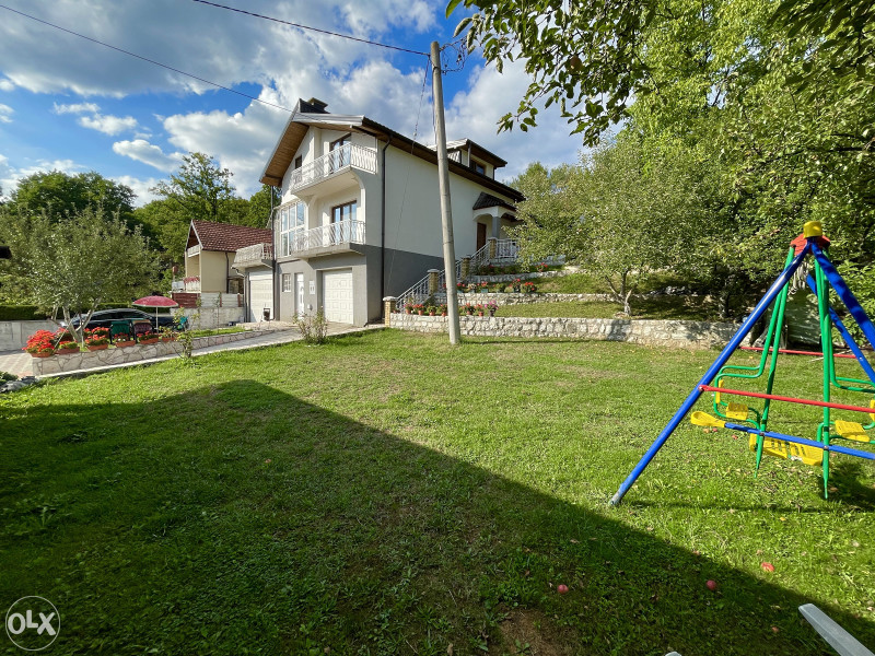 Kuca sa dvoristem /Ilidža /Rakovica odmah useljiva 4