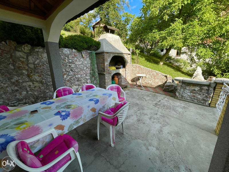 Kuca sa dvoristem /Ilidža /Rakovica odmah useljiva 9