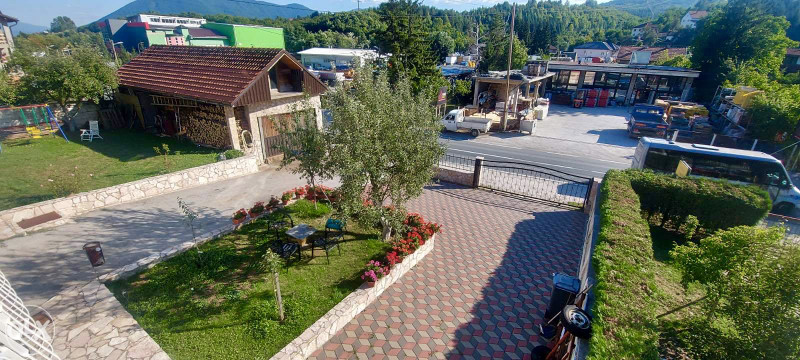 Kuca sa dvoristem /Ilidža /Rakovica odmah useljiva 17