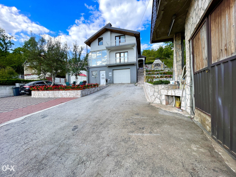Kuca sa dvoristem /Ilidža /Rakovica odmah useljiva 15