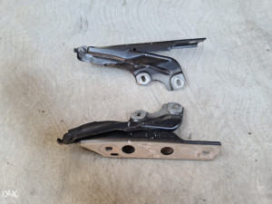 Baglame sarke nosaci prednje hauba Audi A7 lijeva desna