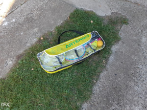 Reketi za badminton sa lopticama