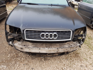 Prednja hauba audi a4 b6