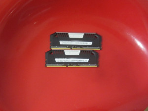 CORSAIR 8GB ddr3 2 x 4gb 1600mz.